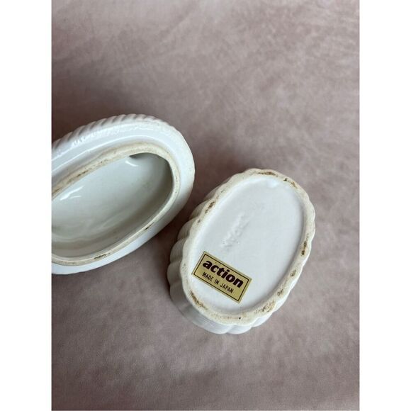 Vintage White Ceramic Duck Hen on Nest - Picture 9 of 9